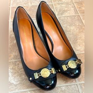 Tommy Hilfiger black patent leather toe pumps, with gold details. Size 7.5M